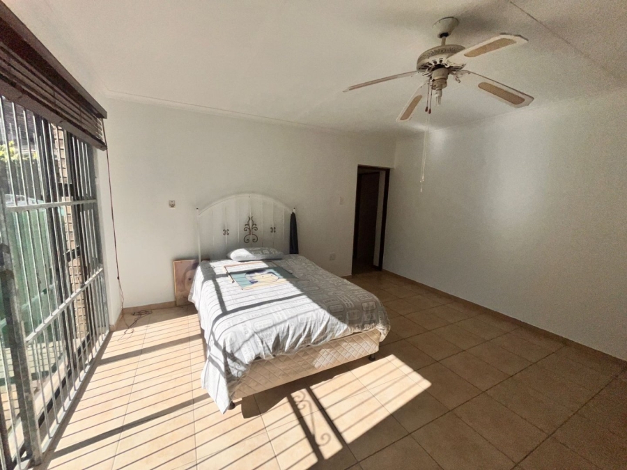 6 Bedroom Property for Sale in Wavecrest Eastern Cape